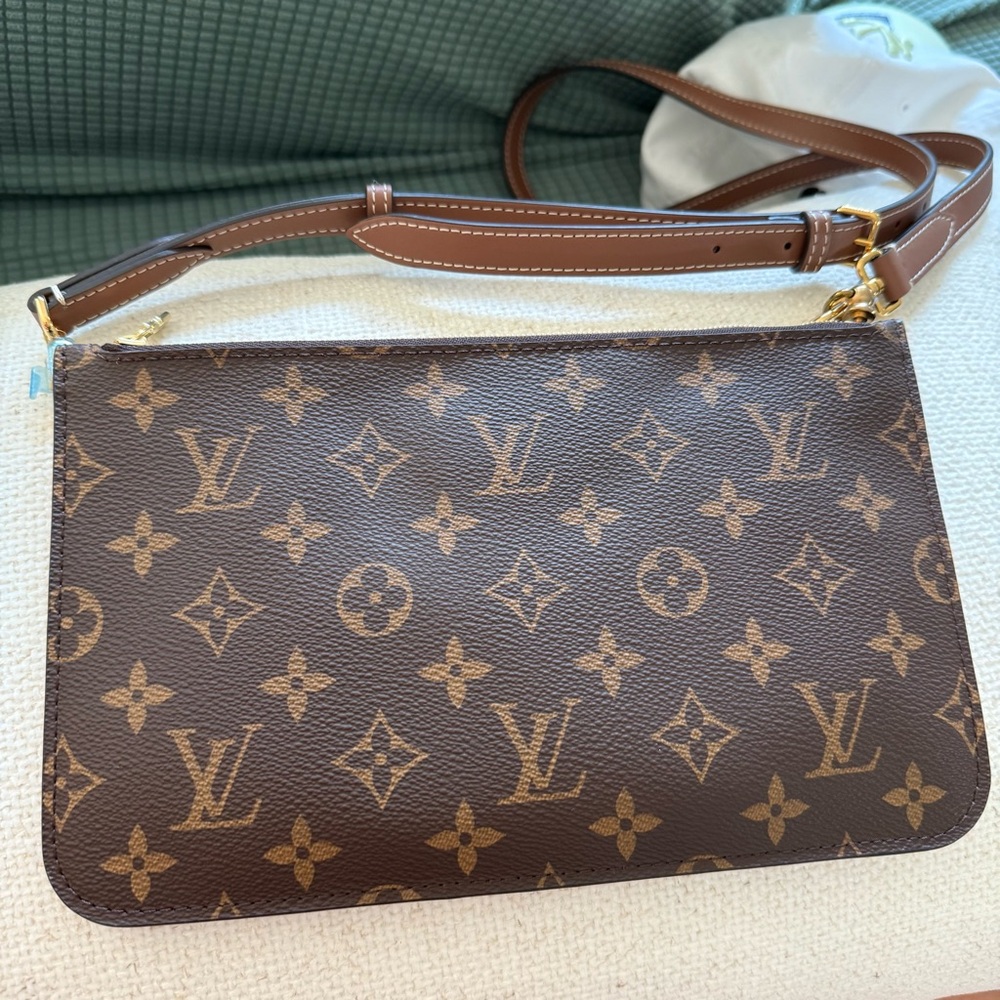 Authentic Louis Vuitton Neverfull MM
Pouchette